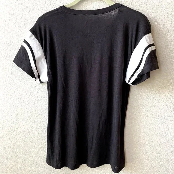 Chaser Short Sleeve Graphic Fight for Love Shirt Size XS H4 - Picture 2 of 4